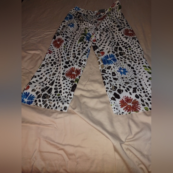 Chico's Relaxed Ladies Crop Capri pants, size 0, Spotted Floral print, NWT - Picture 8 of 15